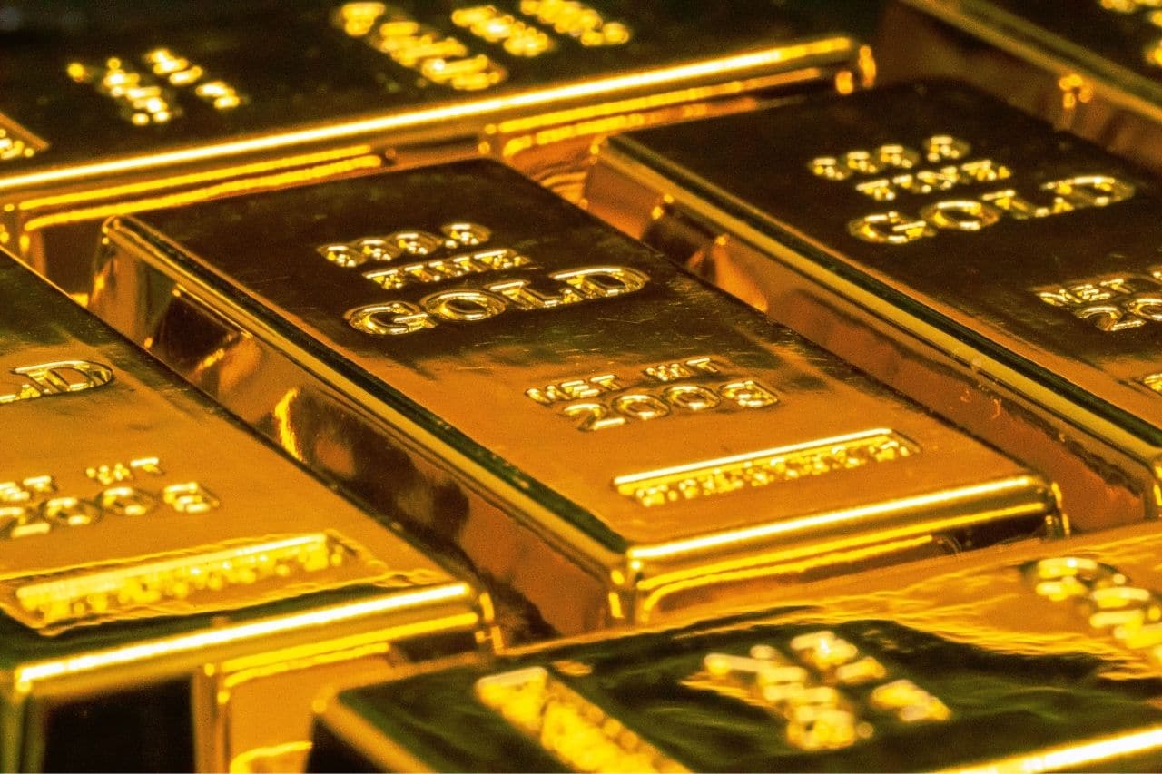 Finance News - Gold Crosses the $2,000 Mark for the First Time in Two Years
